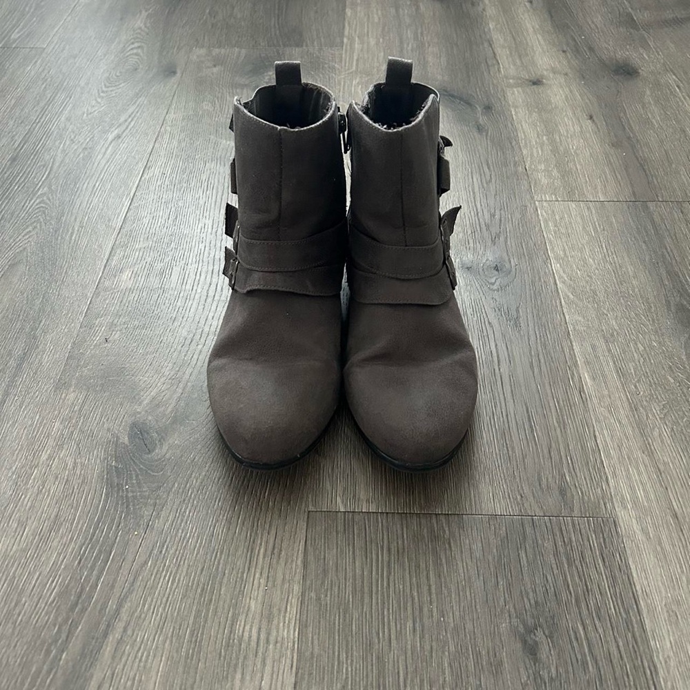 grey rampage boots